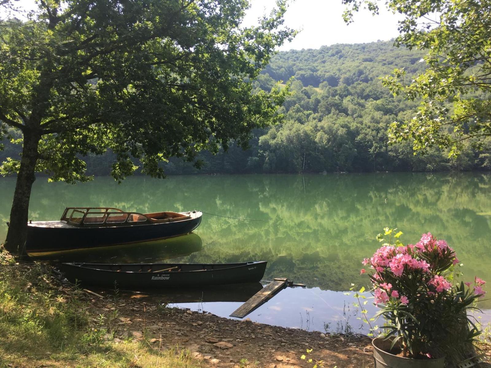 Lake House I // Alauzet Ecolodge + Nature Spa Castelnau-de-Mandailles Exterior foto